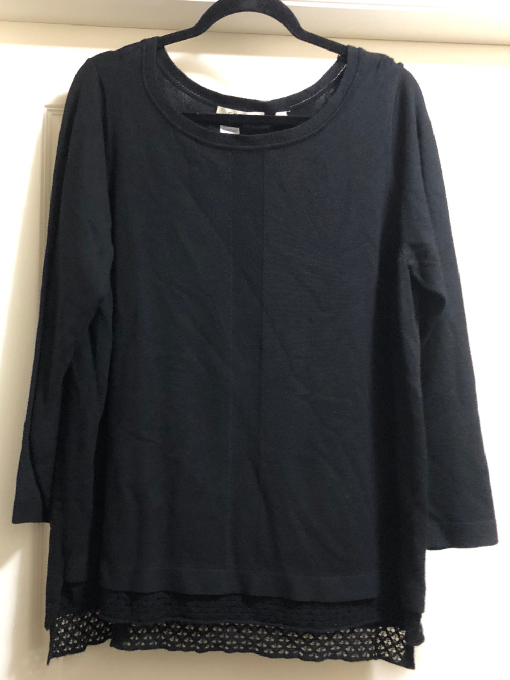 Cyrus Woman 2X black sweater long sleeve embroidered detail edge